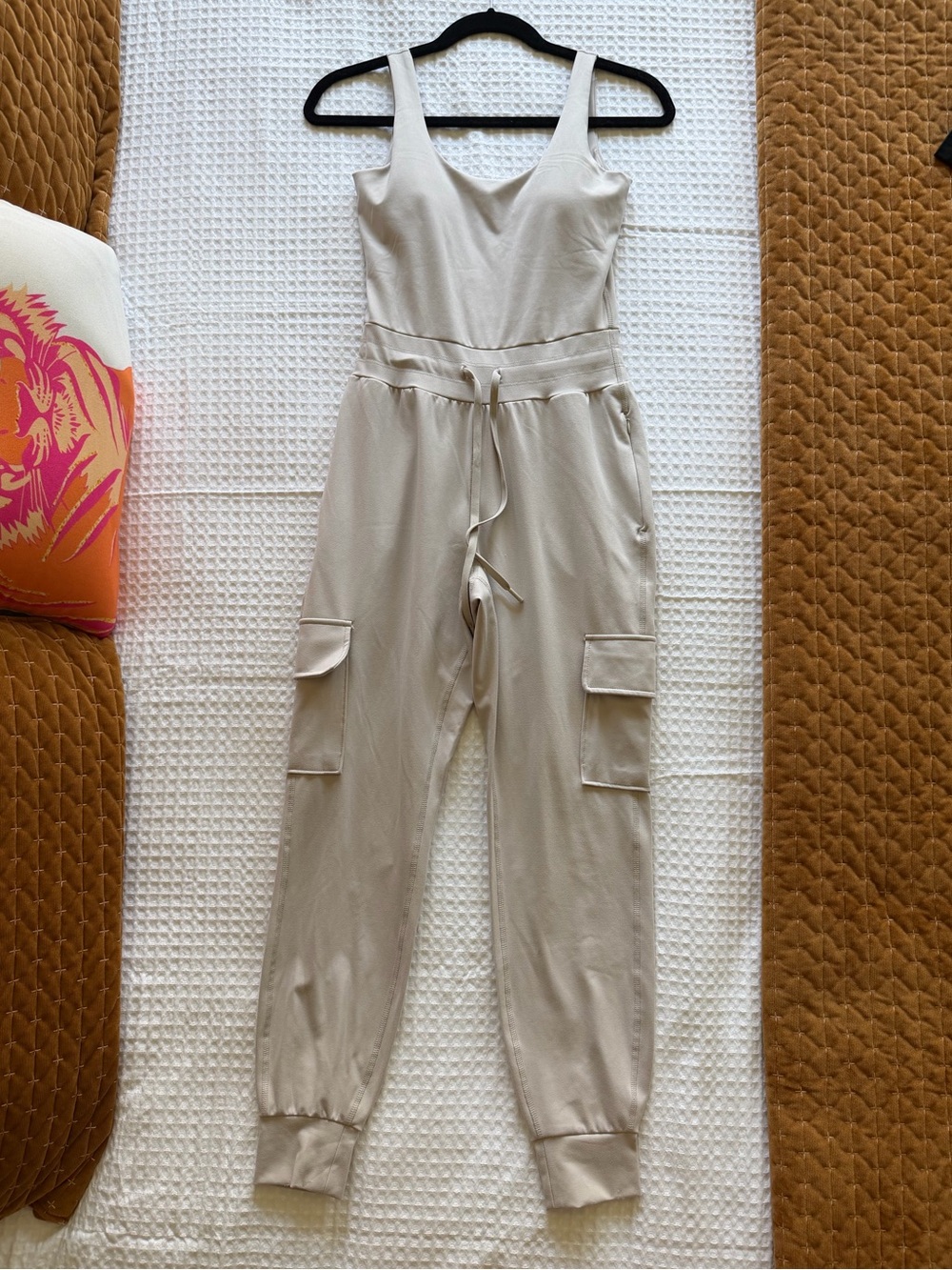 Yogalicious: Sleeveless Jumpsuit in Light Beige